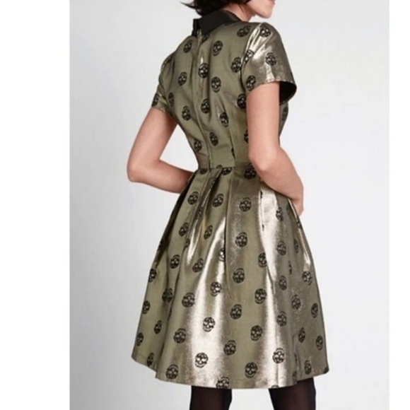 Modcloth Dress Gold metallic with black sculls with collar NWT Size 2 - Picture 3 of 6